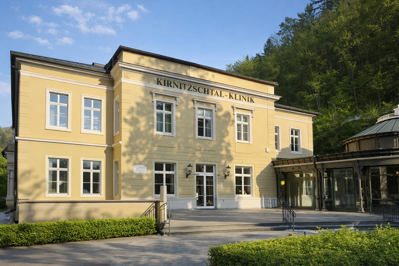 Außenansicht mit Blick auf den Seiteneingang der Kirnitzschtal-Klinik Bad Schandau im Kirnitzschtal Außenansicht mit Blick auf den Seiteneingang der Kirnitzschtal-Klinik Bad Schandau im Kirnitzschtal